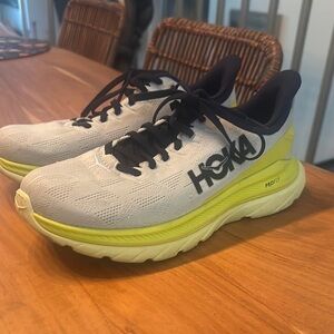 Hoka One One Mach 4